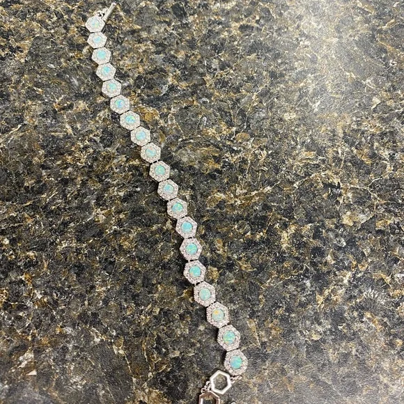 Mint Julep Honeycomb Bracelet - Picture 3 of 3